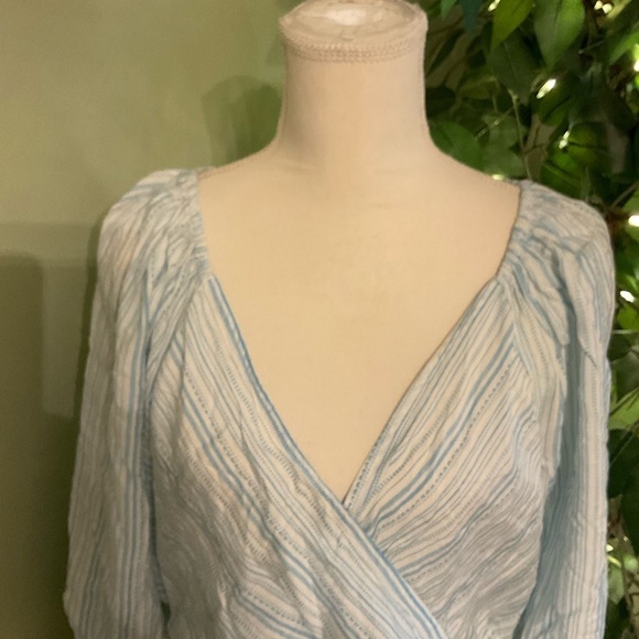 BCBGeneration 3/4 Sleeve V Neck Surplice Crop Top size XL NWT - Picture 6 of 10